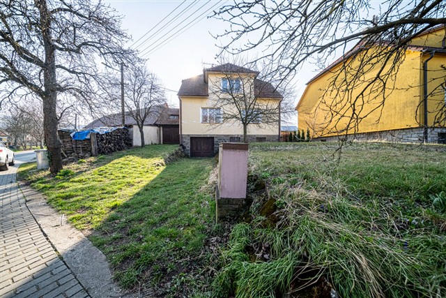 pohled na dům z ulice [2/37]